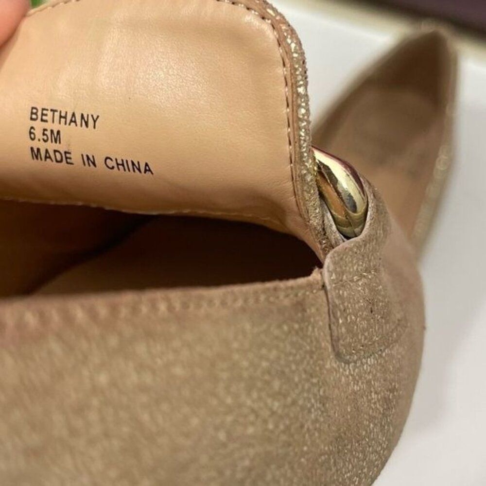 Donald Pliner Bethany Leather Loafer, In Pale Gold Size 6.5 - Picture 11 of 12